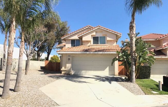 Beautiful 4 Bedrooms, 2.5 Baths Single Family Home with Attached Garage for Lease in Fontana