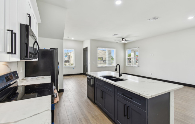 3353 4 AVE S