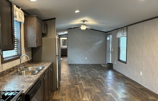 2 beds, 2 baths, 924 sqft, $1,225