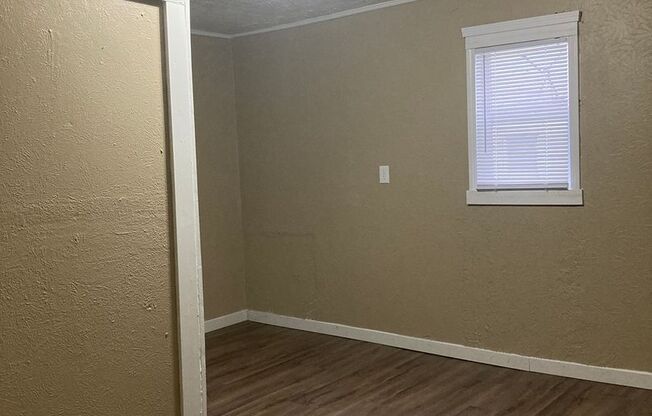 3 beds, 1 bath, $900