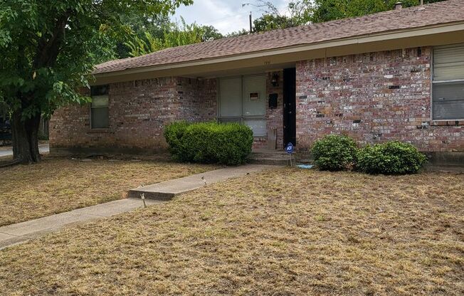 1551 Pamela Ln. Fort Worth, TX 76112- PRICE REDUCED!