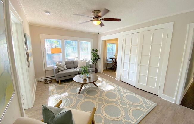 301-307 N. Gladstone Blvd.