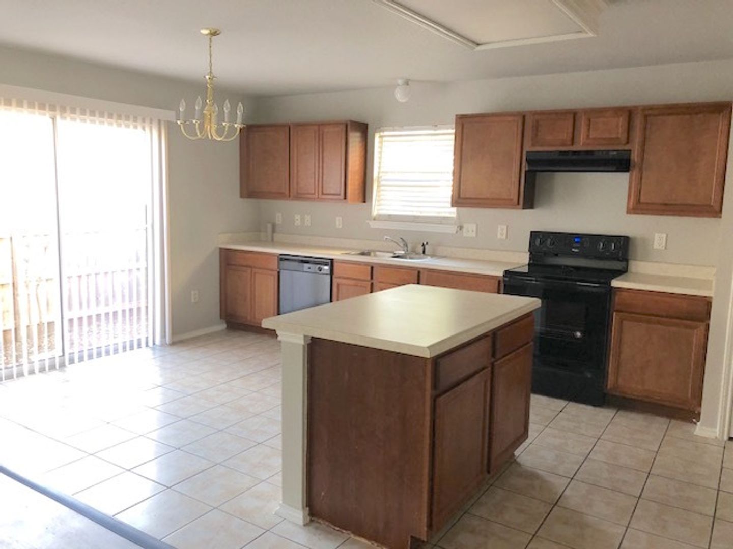 Spacious 3 bedroom 2 bath in Bristol Place!