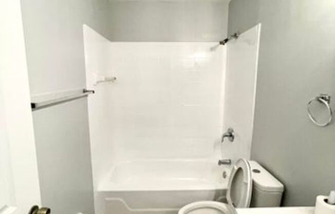 2 beds, 1 bath, $1,175, Unit D