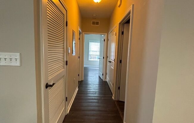 2 beds, 2 baths, 927 sqft, $915, Unit F3