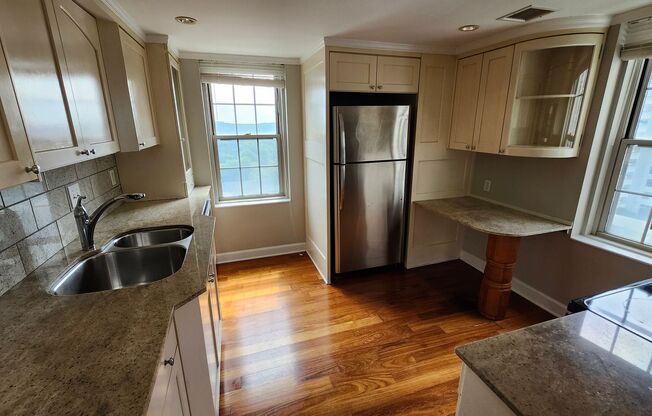 2 beds, 2 baths, $2,250, Unit #1105