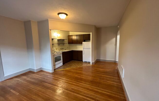 1 bed, 1 bath, 650 sqft, $1,300, Unit 362-102