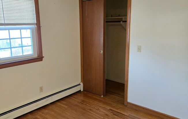 3 beds, 1 bath, 1,300 sqft, $2,150, Unit 188