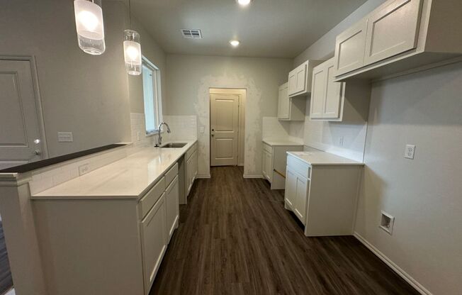 3 beds, 2 baths, 1,445 sqft, $1,595