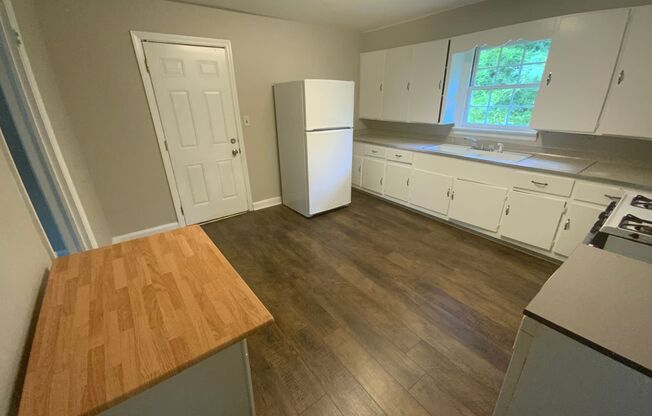 3 beds, 1 bath, $1,400