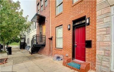 Gorgeous 2 Bedroom + Den Townhome in Canton - MUST SEE!!!