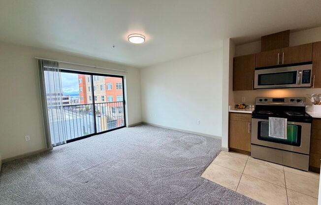 Studio, 1 bath, 430 sqft, $1,550, Unit Unit 402
