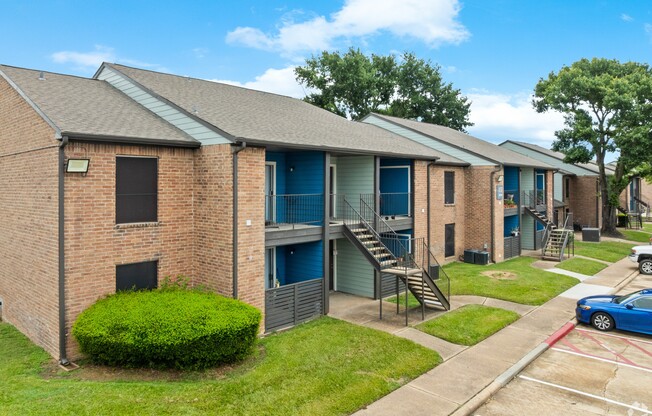 Welcome to Sonoma Apartments, where comfort meets convenience. Enjoy modern living in well-appointed units surrounded by lush greenery. Discover the ideal community for your lifestyle. Schedule a tour today and find your new home!