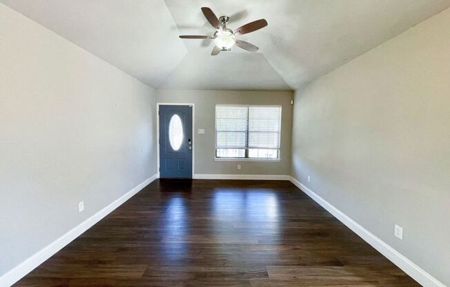 Charming Single-Story, 3Bed/2Bath Gem Minutes from Southtown