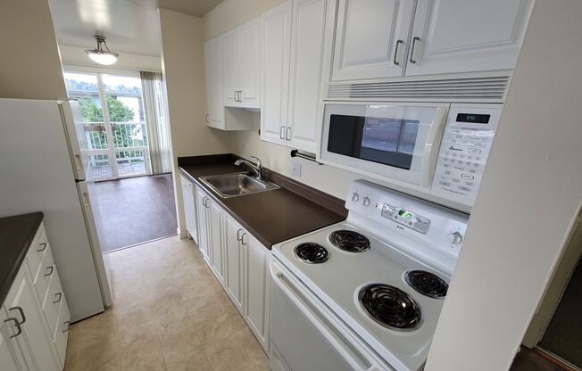 2 beds, 1 bath, 820 sqft, $2,995, Unit R-404