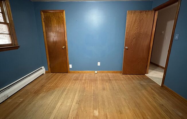 3 beds, 1 bath, $1,900