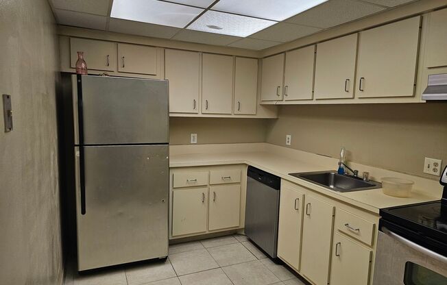 1 bed, 1.5 baths, $1,650, Unit 4314