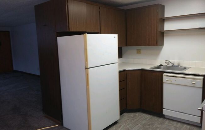 2 beds, 1 bath, $995, Unit #6