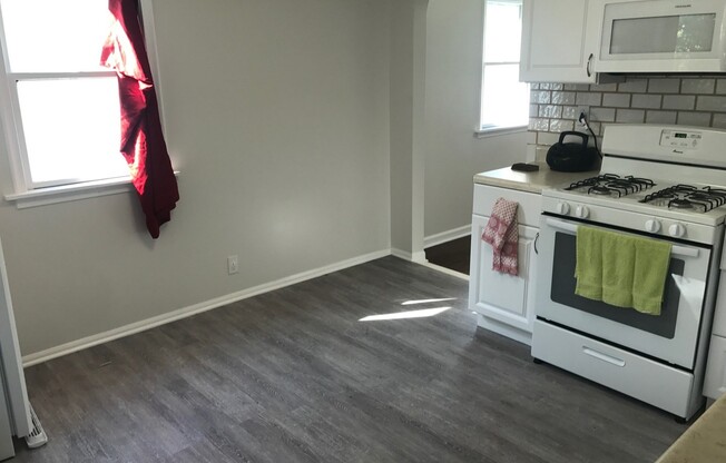 2 beds, 1 bath, $1,100