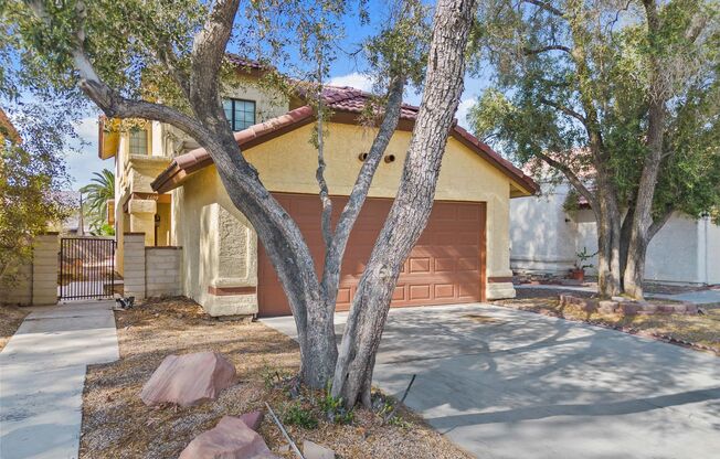 Beautiful 4 bedroom 2.5 baths with no HOA!