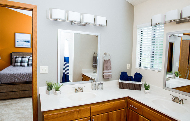 Mequon Trail Townhomes - Bathroom