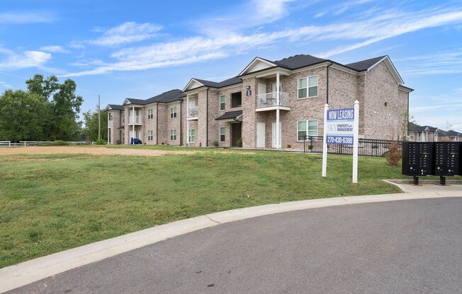 2 beds, 2 baths, 977 sqft, $925, Unit 221