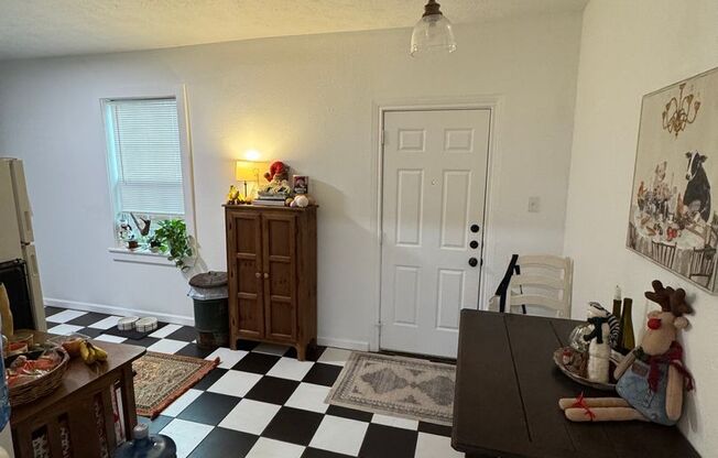 2 beds, 1 bath, $1,350