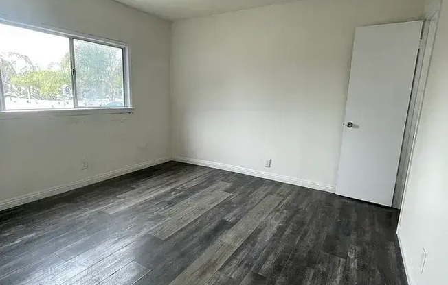 1642 W 38 ST