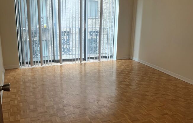 2 beds, 1 bath, 950 sqft, $1,700, Unit 2300#404