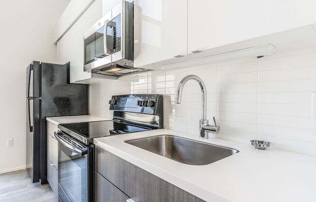 Studio, 1 bath, 439 sqft, $1,725, Unit 711