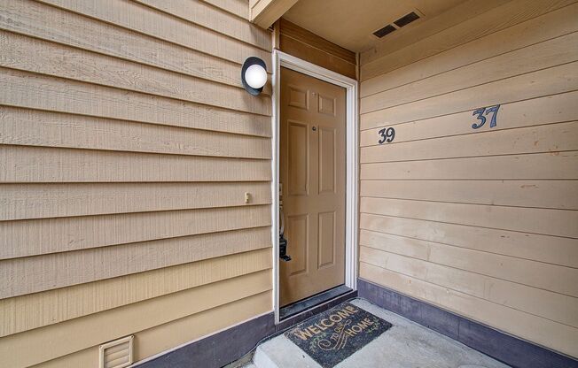 Cozy 2 bdrm 2 bath Condo - $500 OFF the 1st Months Rent!!