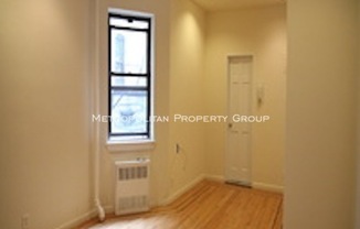 E 75th St