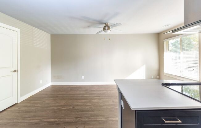 1 bed, 1 bath, 560 sqft, $1,195, Unit 03