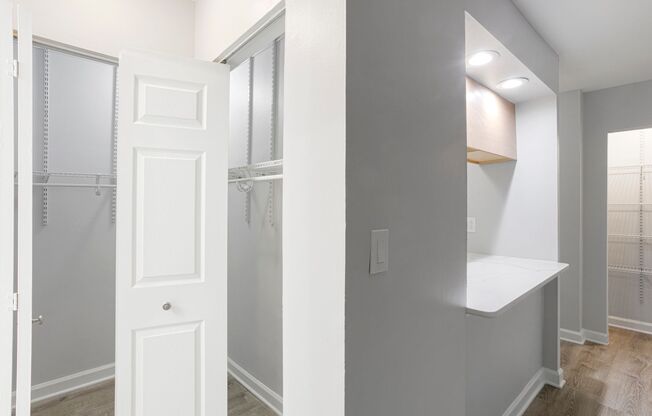 Studio, 1 bath, 275 sqft, $1,350, Unit 238