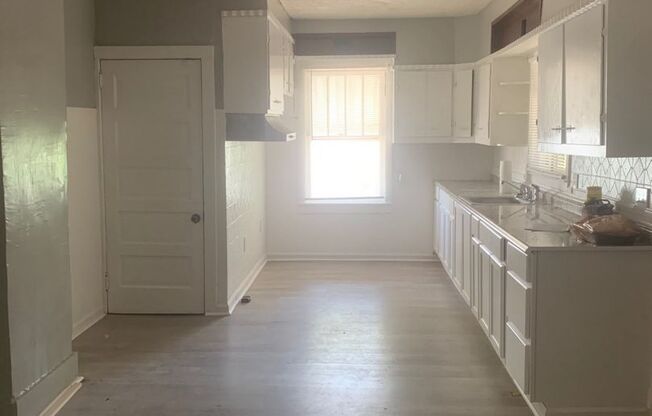 Great 3 bed 1 bath with large space recently updated near Cleveland Park