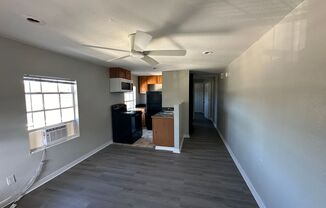 1 bed, 1 bath, $920, Unit Apt 4