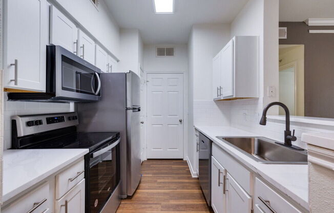 2 beds, 2 baths, 935 sqft, $1,579