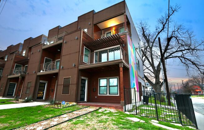 902 Montana St Unit 101