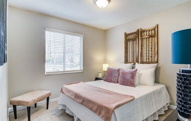 2 beds, 1 bath, $1,300, Unit 2206C