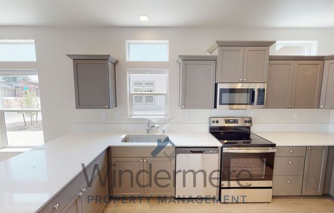 3 beds, 2 baths, 1,064 sqft, $1,895, Unit 325 Cowden