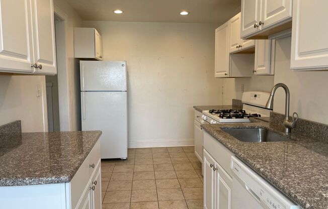 1 bed, 1 bath, 572 sqft, $1,400, Unit Old King Edward 84