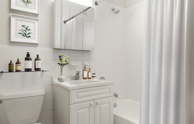 321 W 54 ST