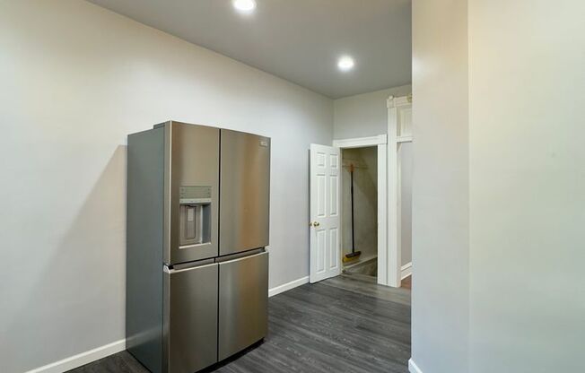 Charming 3 Bedroom/2 Bathroom Apartment in Hardwood Neighborhood, MD!