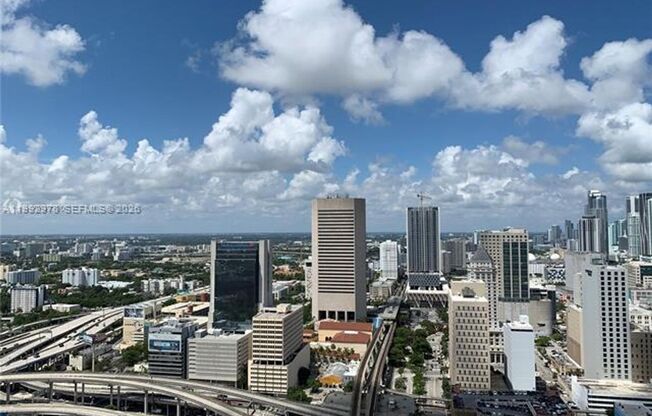 2 beds, 2 baths, 1,079 sqft, $3,700, Unit 90 SW 3rd St # 4008