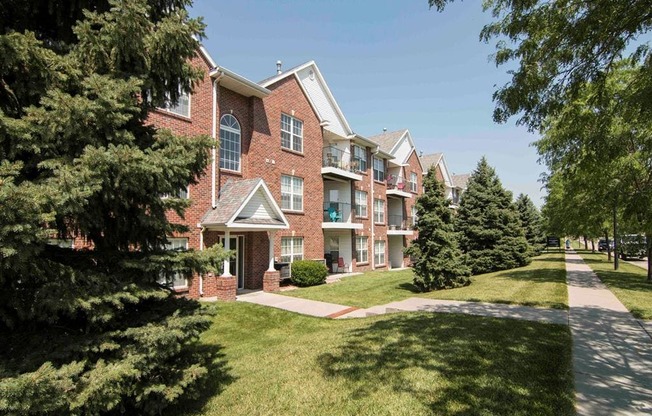 Entrance to Williamsburg Park Apartments in Lincoln NE