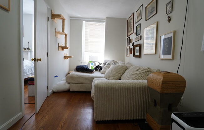 722 E 6 ST