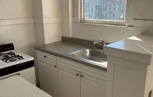 Studio, 1 bath, 400 sqft, $1,795, Unit 56