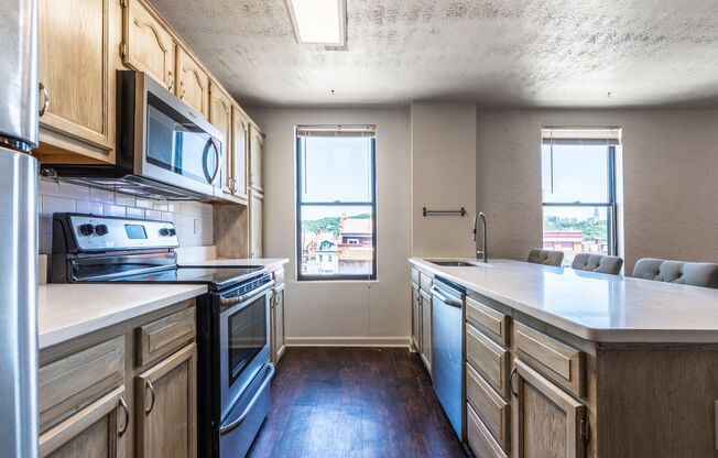 2322 E Carson Street