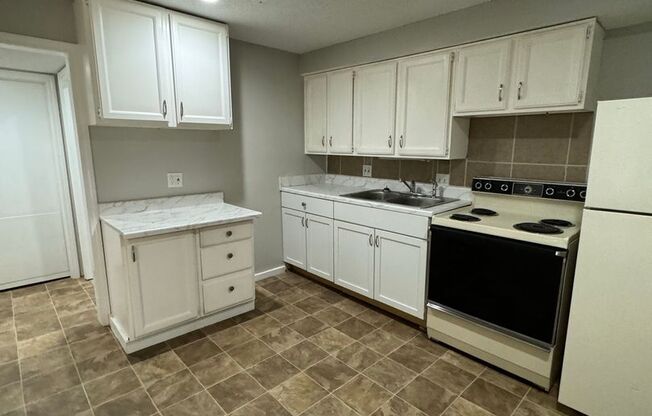 2 beds, 1 bath, $995