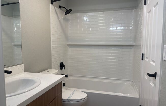 2 beds, 1.5 baths, 866 sqft, $2,850, Unit 810J9